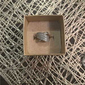 Elegant Gold and Silver Women's Ring